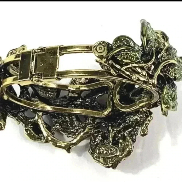 Statement piece rose flower rhinestone  bracelet designer OPC - Picture 3 of 5